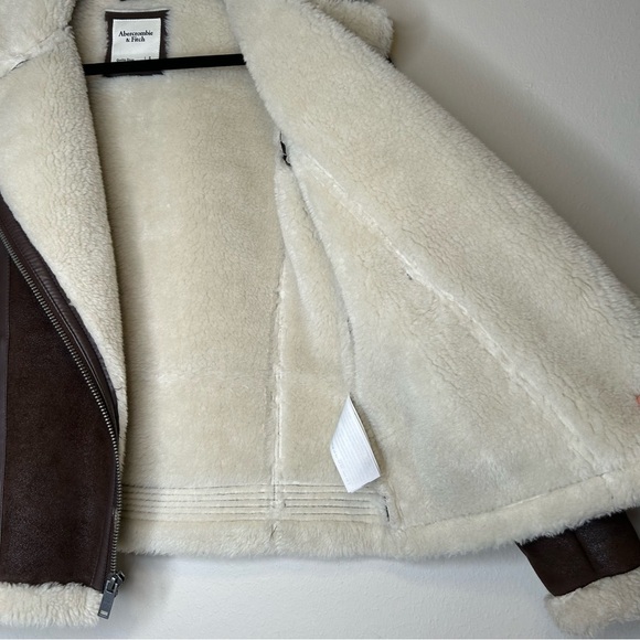 Abercrombie and Fitch Faux suede Brown cozy lined bomber jacket size s - Picture 5 of 9
